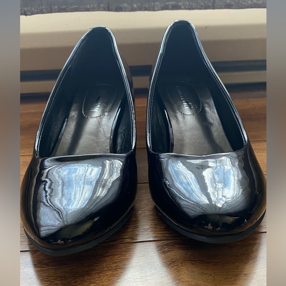 Kenneth Cole Reaction Women's patent wedges size 8 new - Picture 4 of 4